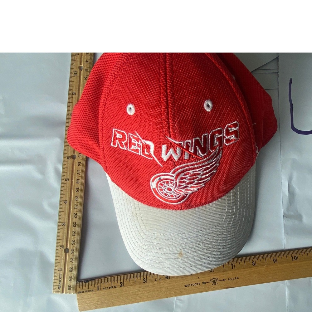 Detroit Red Wings Center Ice Fitted Baseball Cap Red Gray Adjustable
